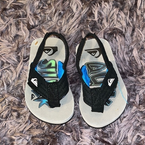 Quiksilver Other - Quicksilver black and blue flip flops for boys.
